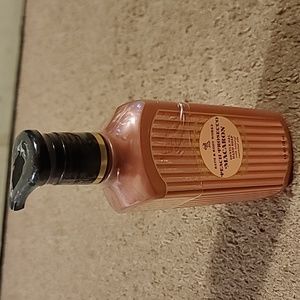 Bath & body works peach prosecco macaron hand soap